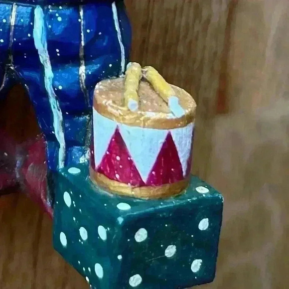 Bear Ornament drinking Coffee in Pajamas Jasper Wyoming 2006 Signed “RS” - Picture 10 of 12